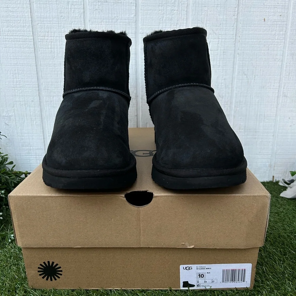 UGG Classic mini II black winter boots women SIZE 10 gently used